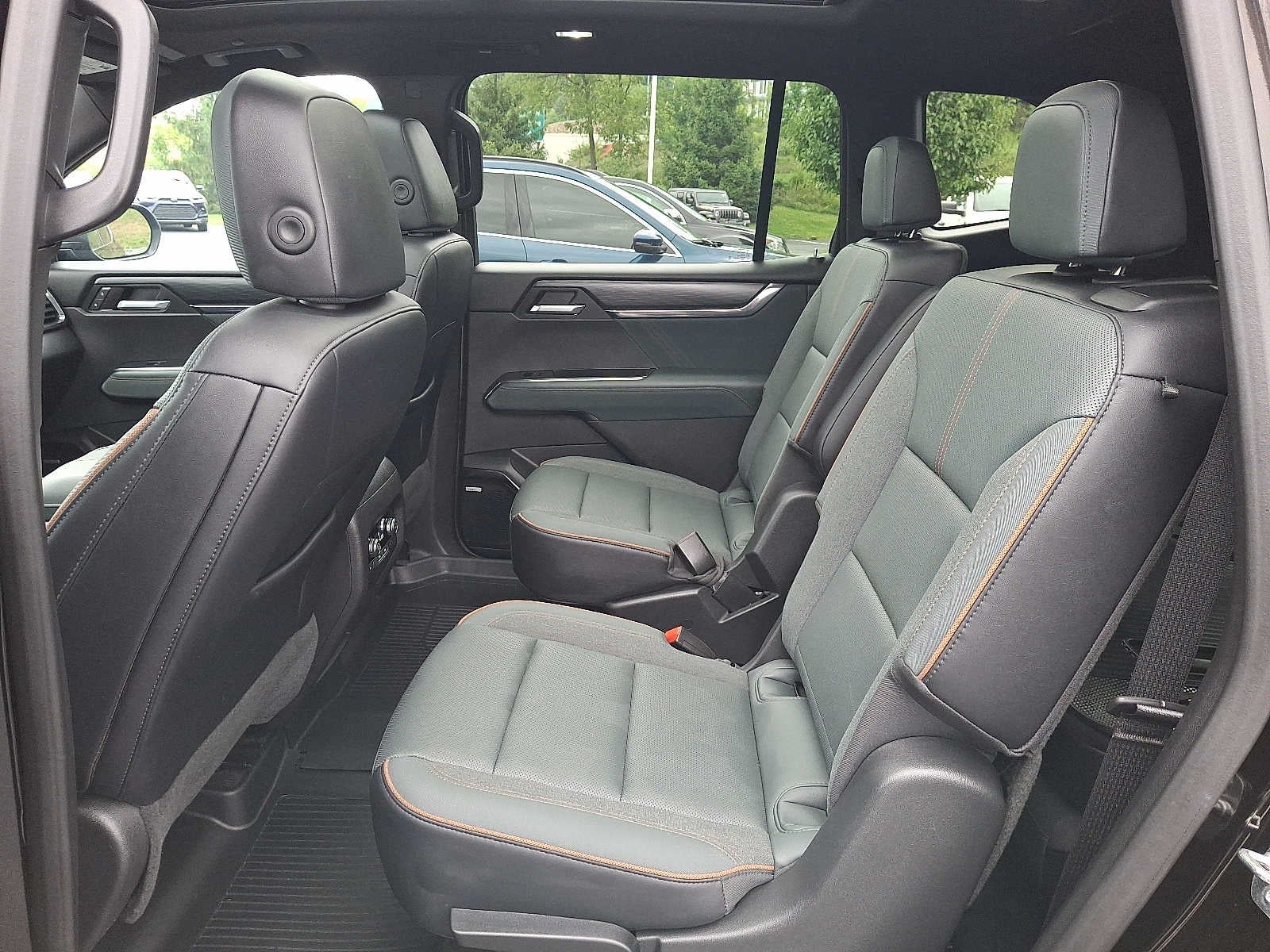 2025 GMC Acadia AT4
