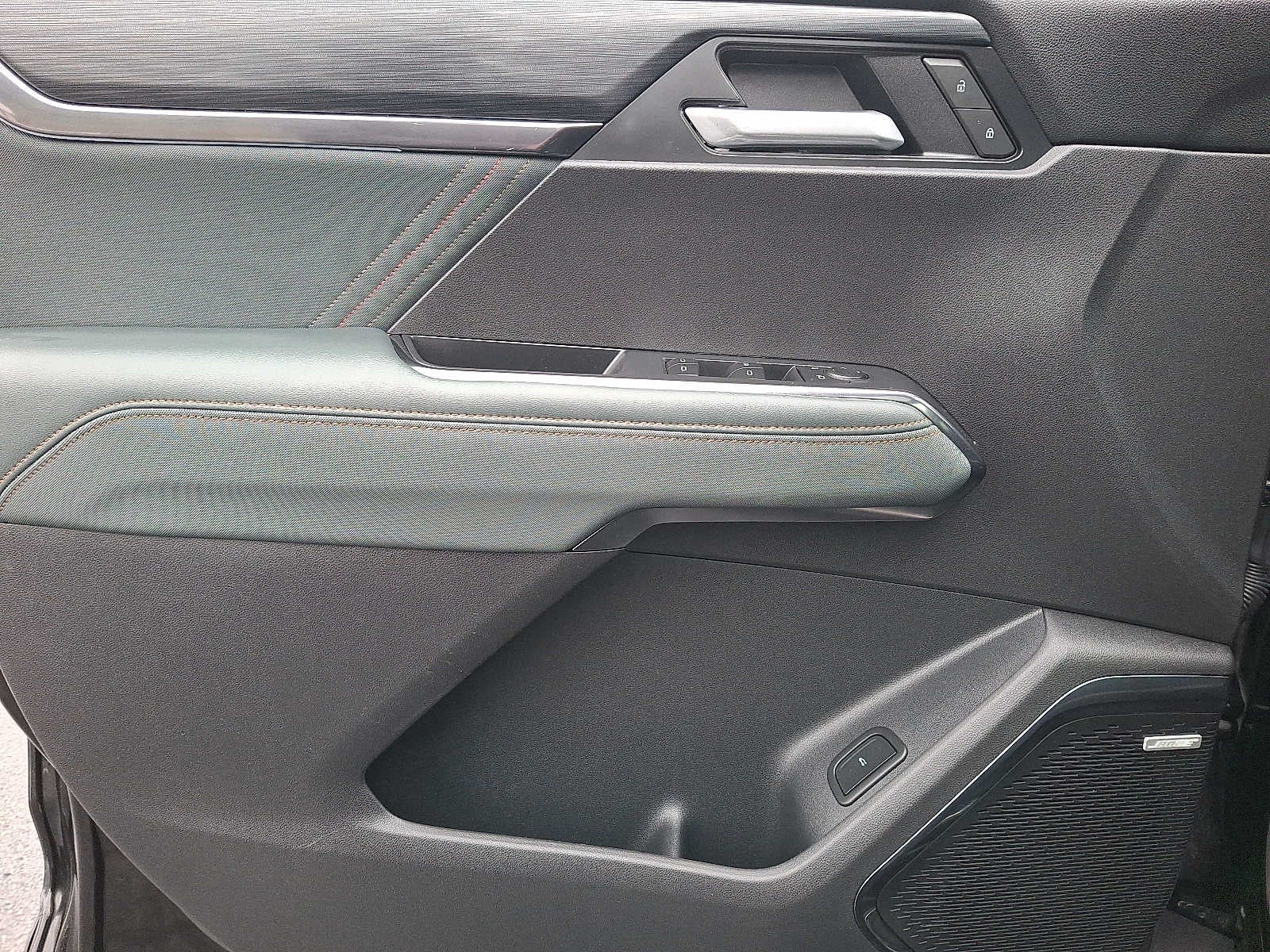 2025 GMC Acadia AT4