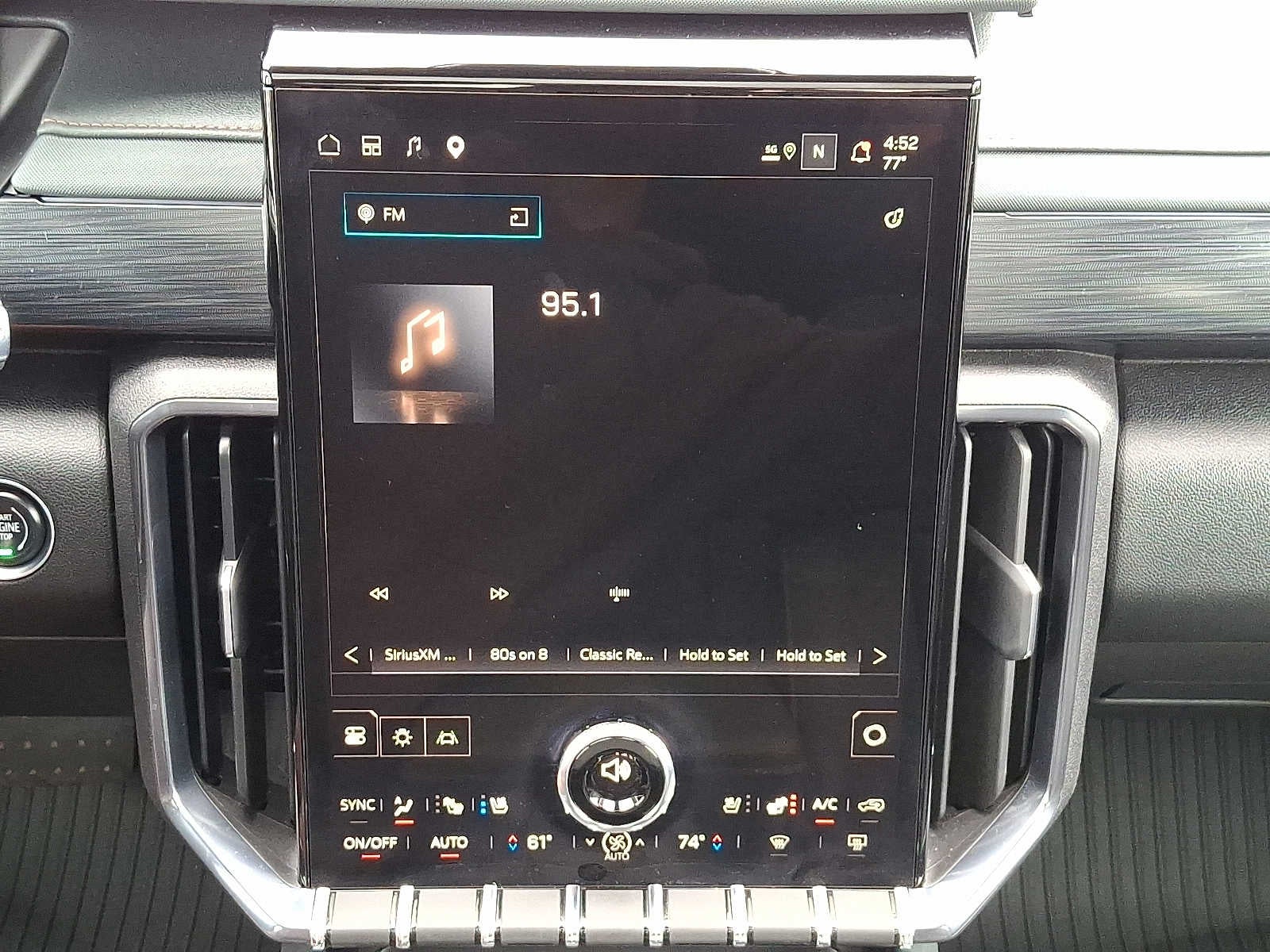 2025 GMC Acadia AT4