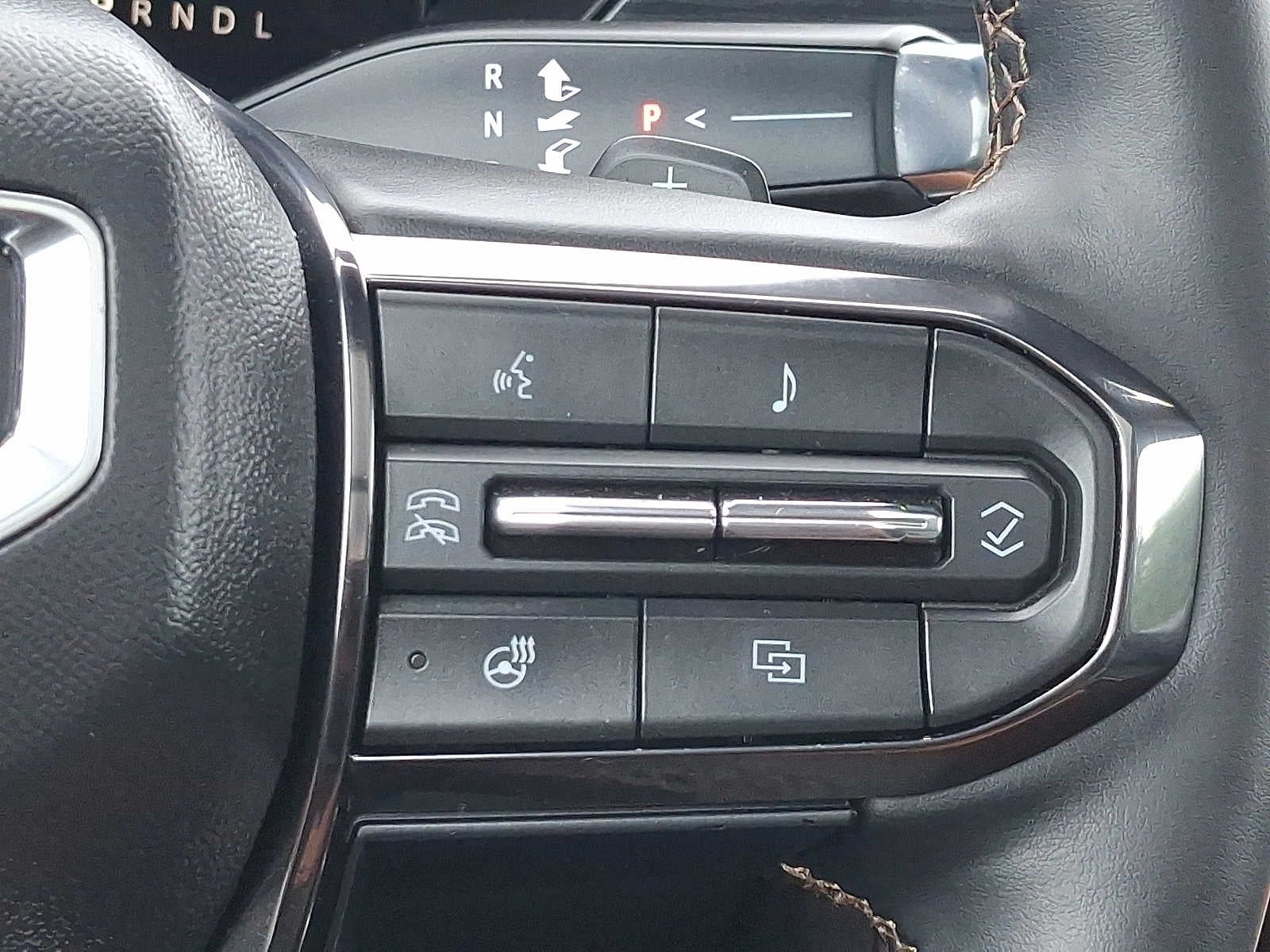 2025 GMC Acadia AT4