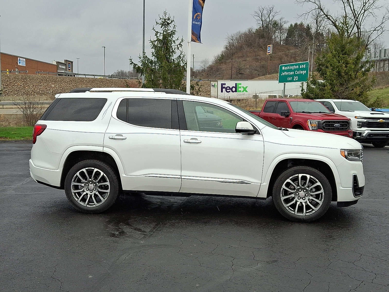 2023 GMC Acadia Denali