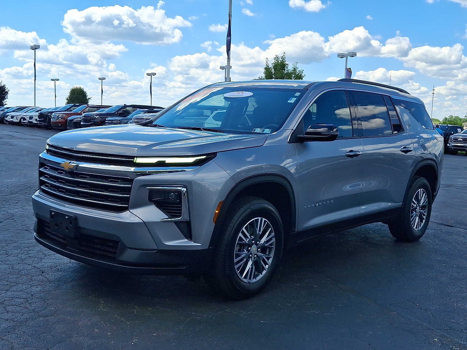 2025 Chevrolet Traverse LT