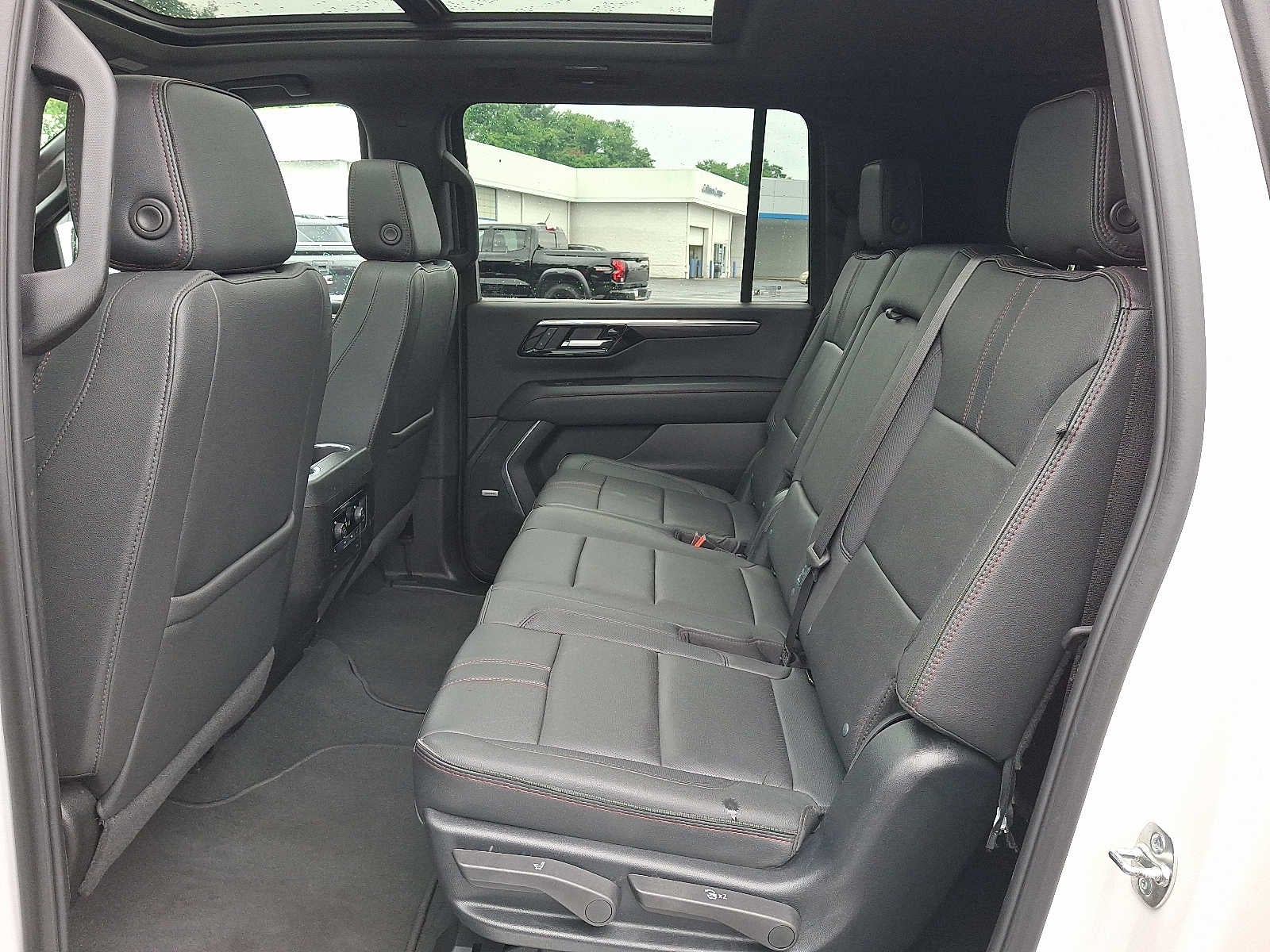 2025 Chevrolet Suburban RST