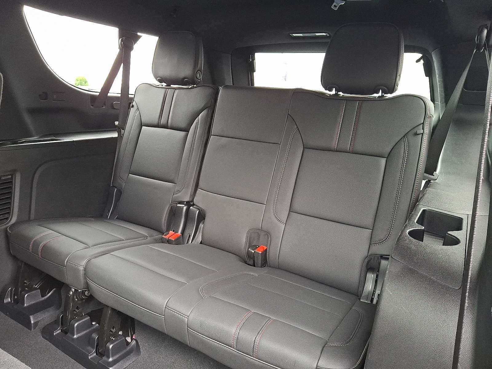 2025 Chevrolet Suburban RST