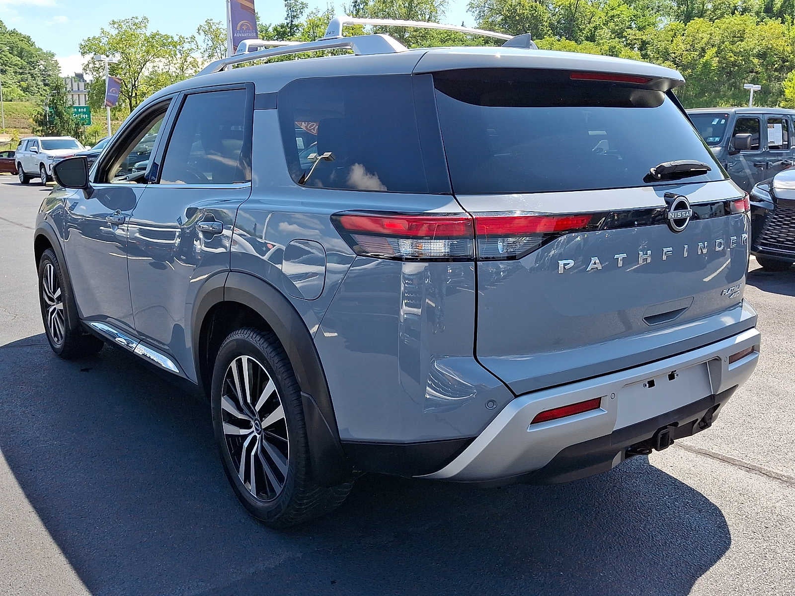 2023 Nissan Pathfinder Platinum
