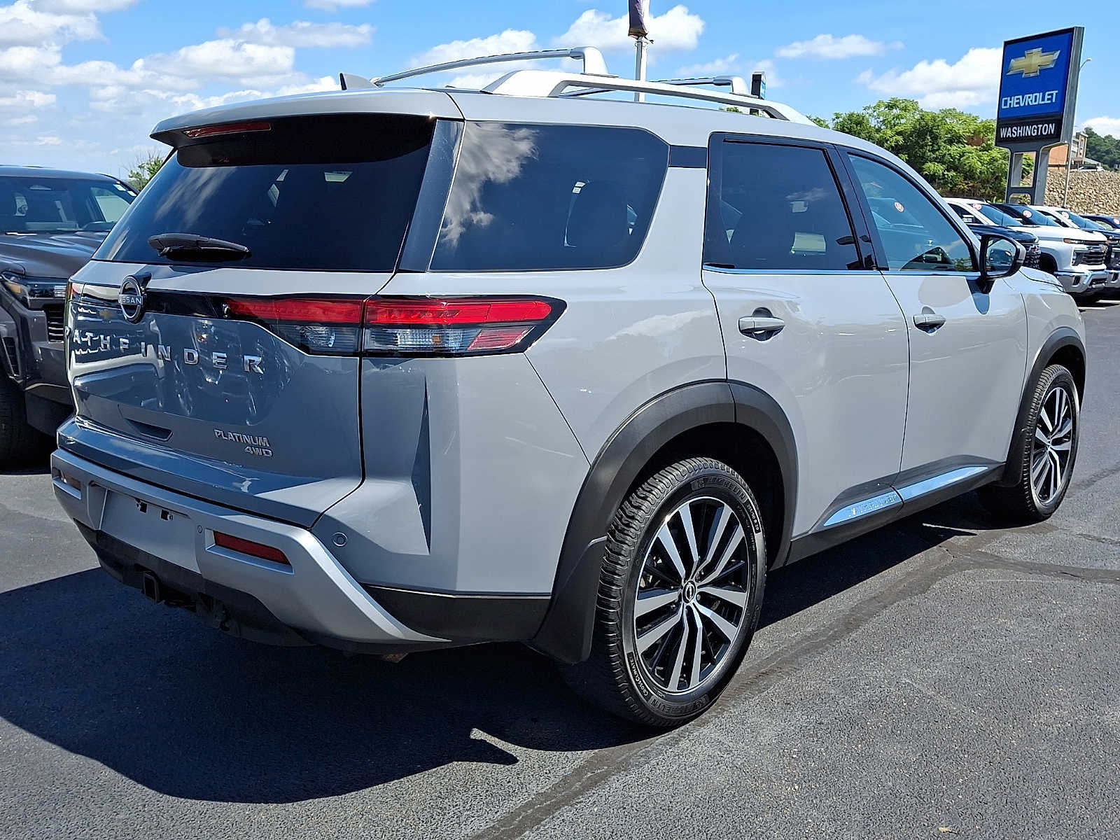 2023 Nissan Pathfinder Platinum