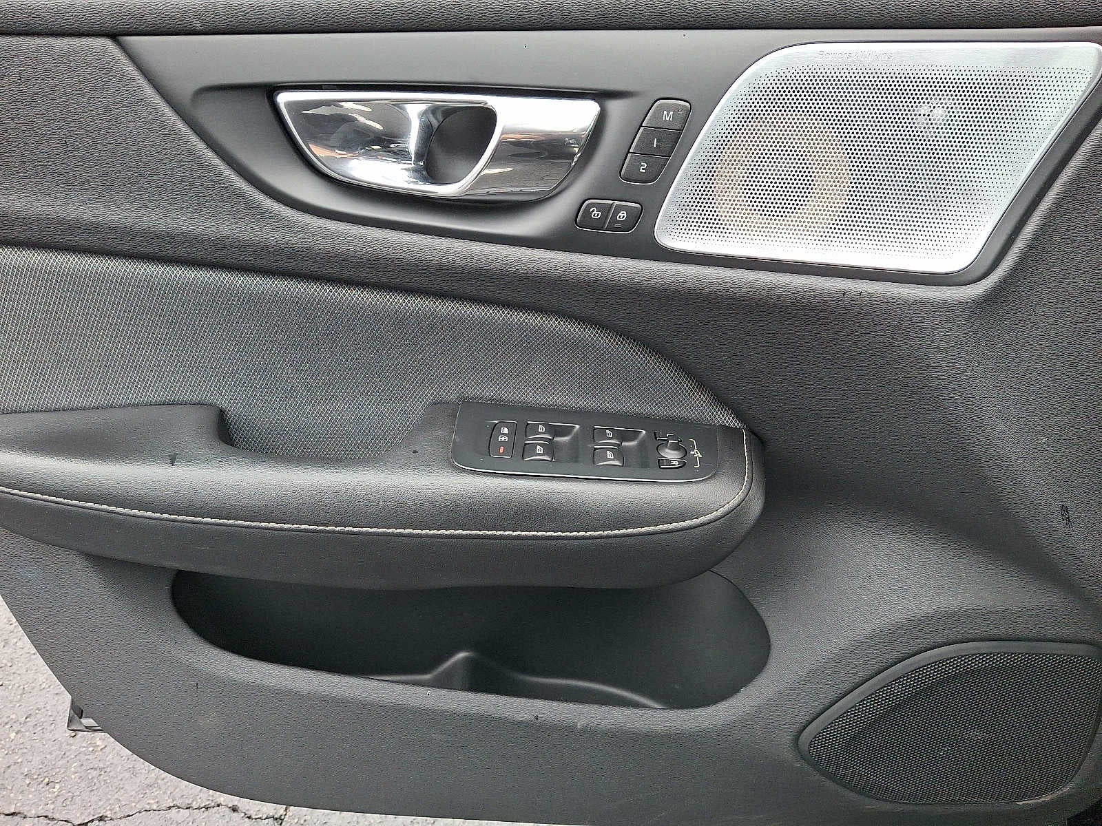 2019 Volvo S60 R-Design