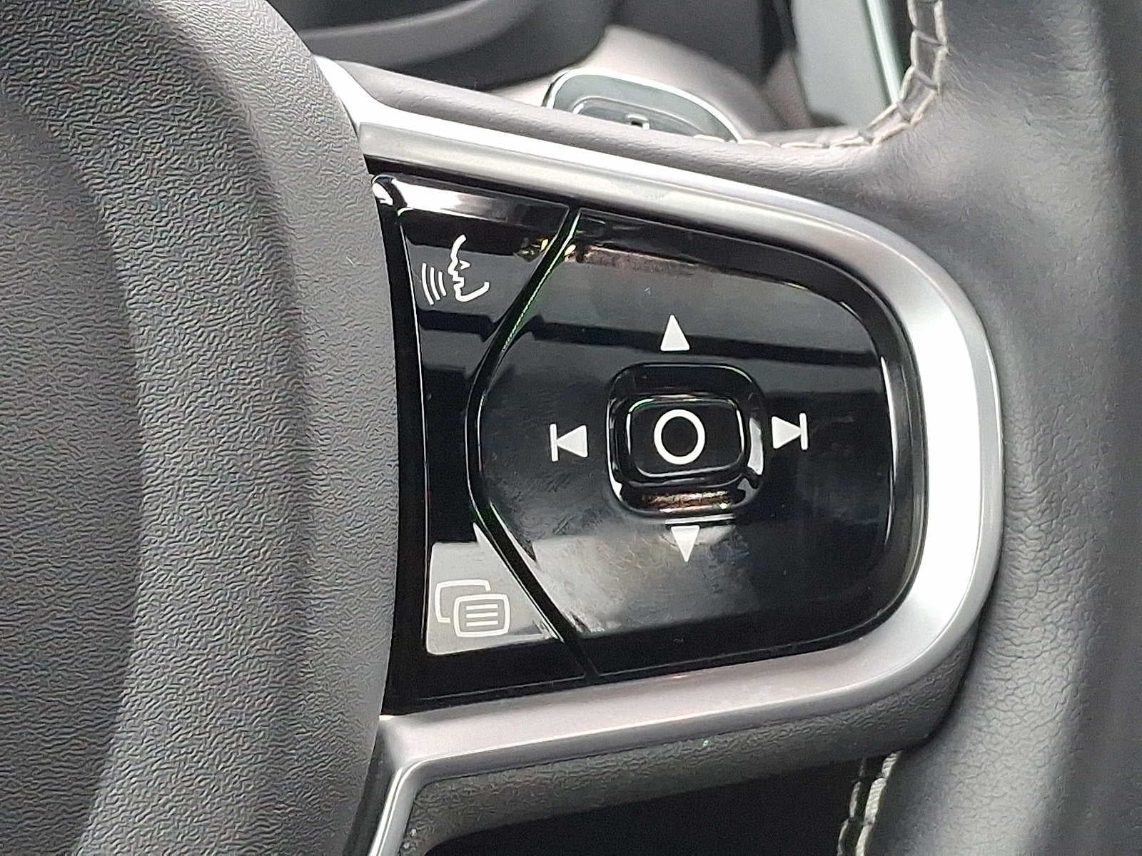 2019 Volvo S60 R-Design