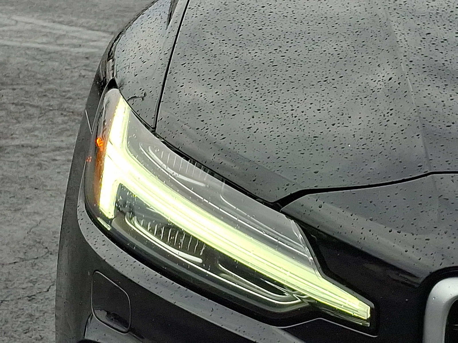 2019 Volvo S60 R-Design