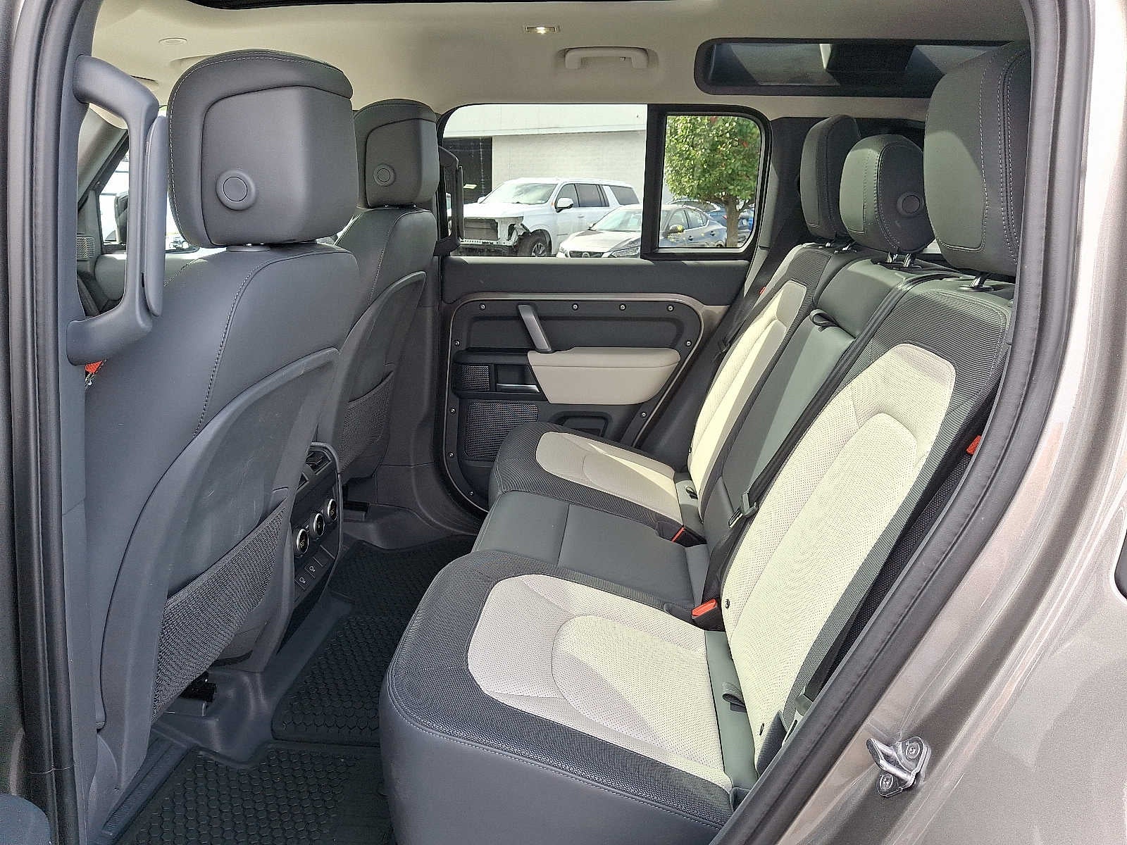 2024 Land Rover Defender X-Dynamic SE