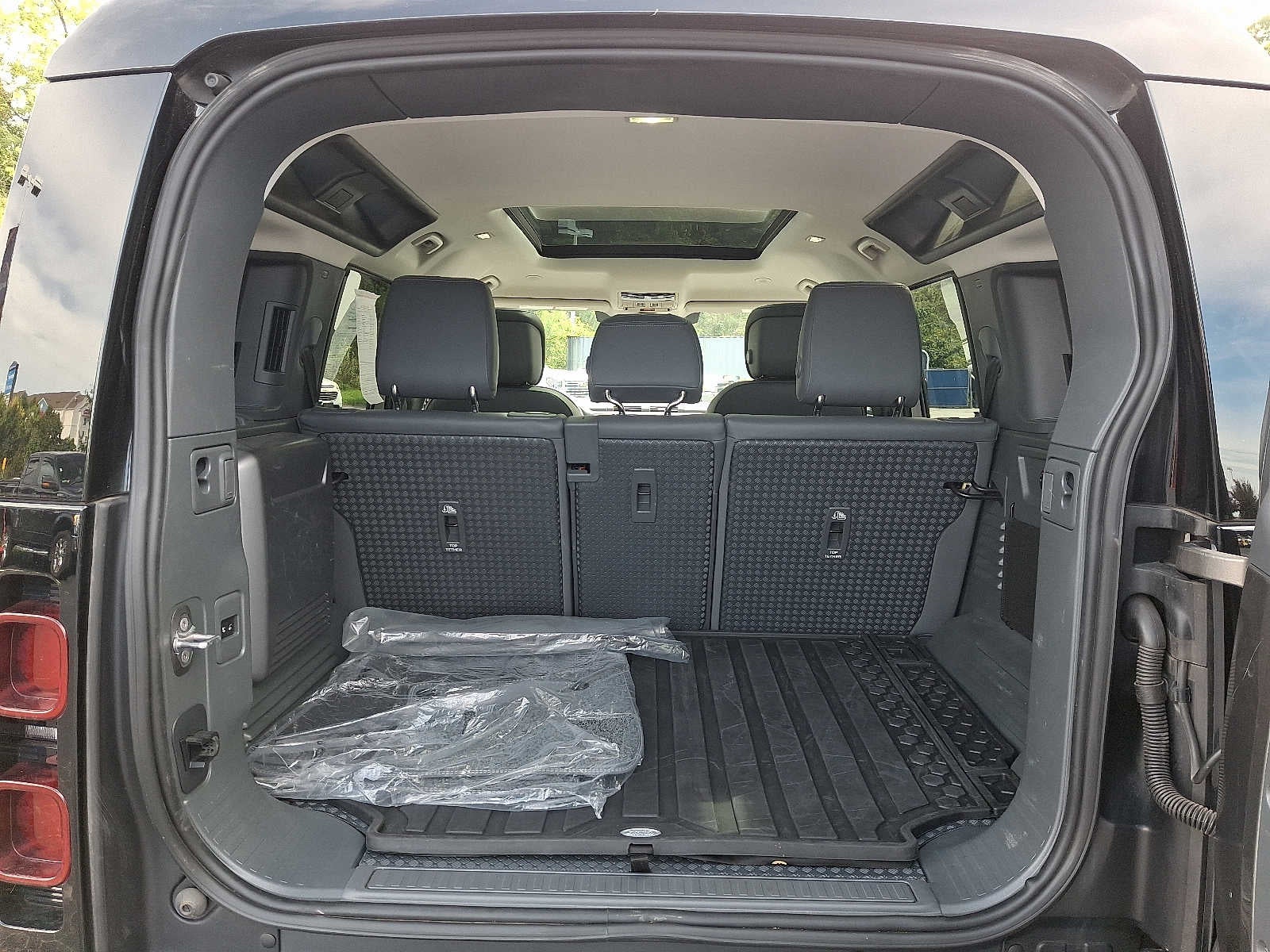 2024 Land Rover Defender X-Dynamic SE