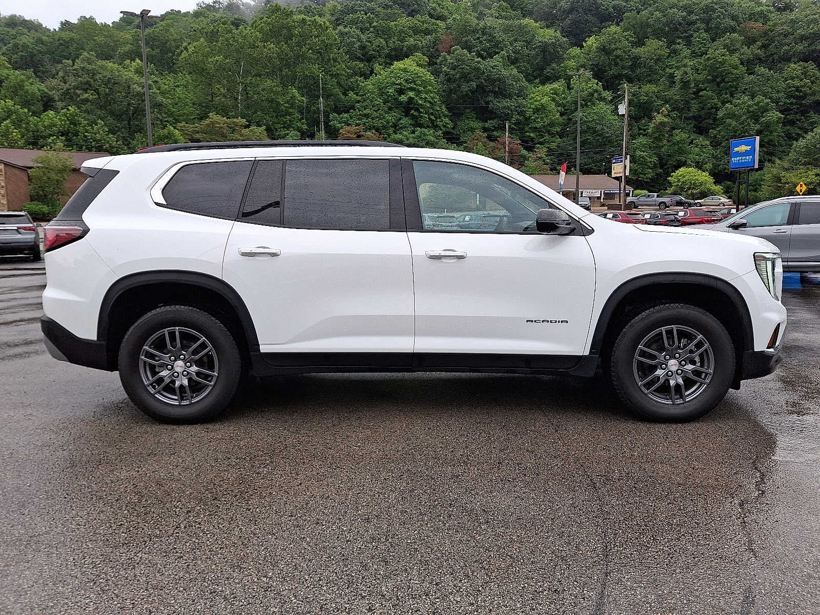 2025 GMC Acadia Elevation