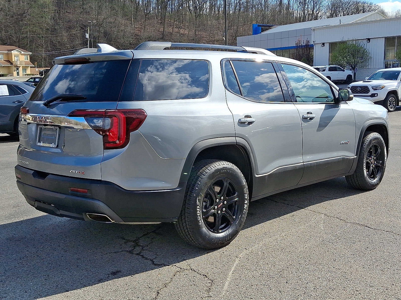 2023 GMC Acadia AT4