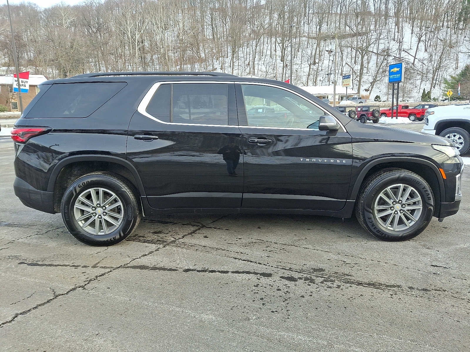 2023 Chevrolet Traverse LT Cloth