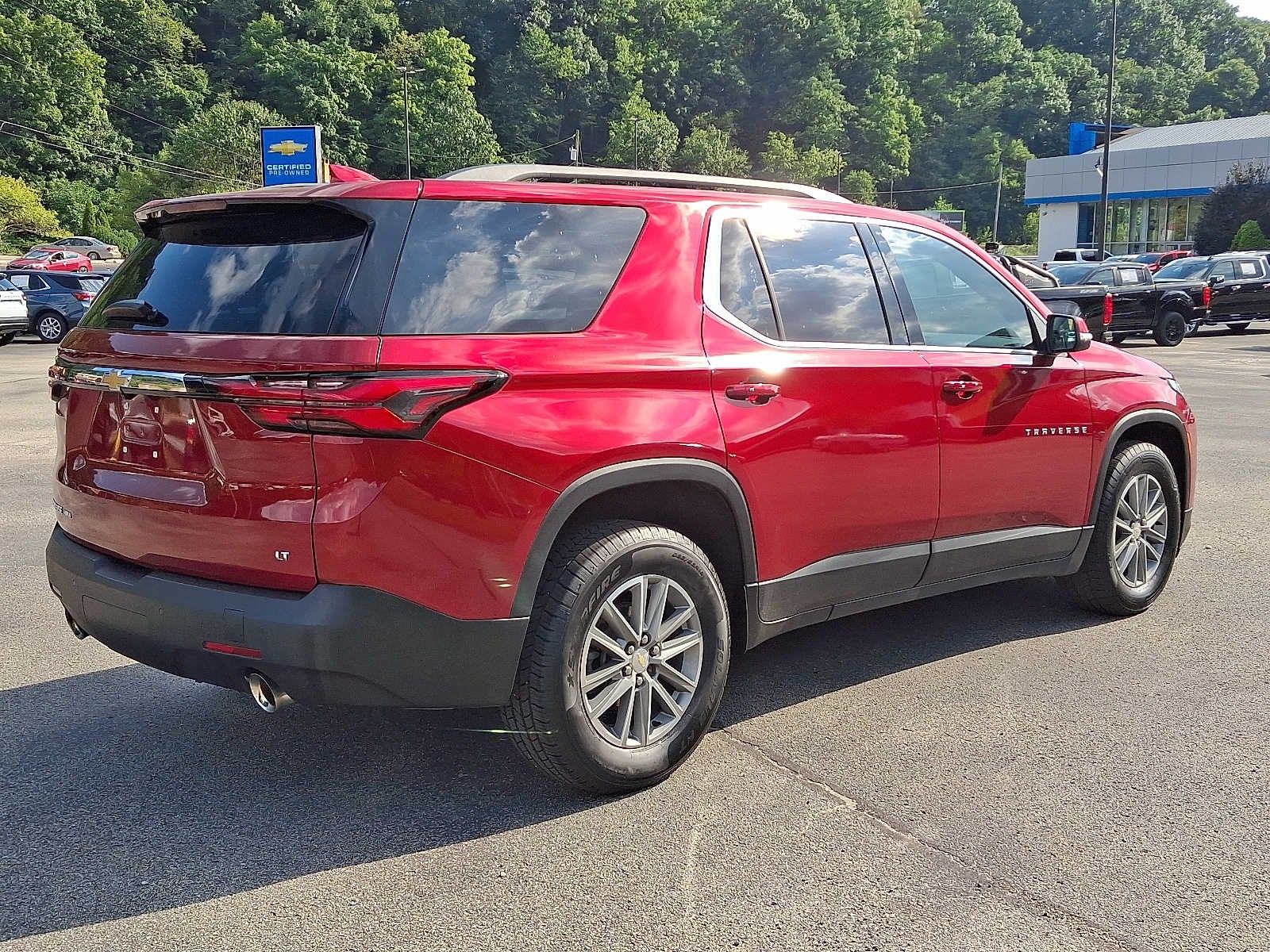 2023 Chevrolet Traverse LT Leather