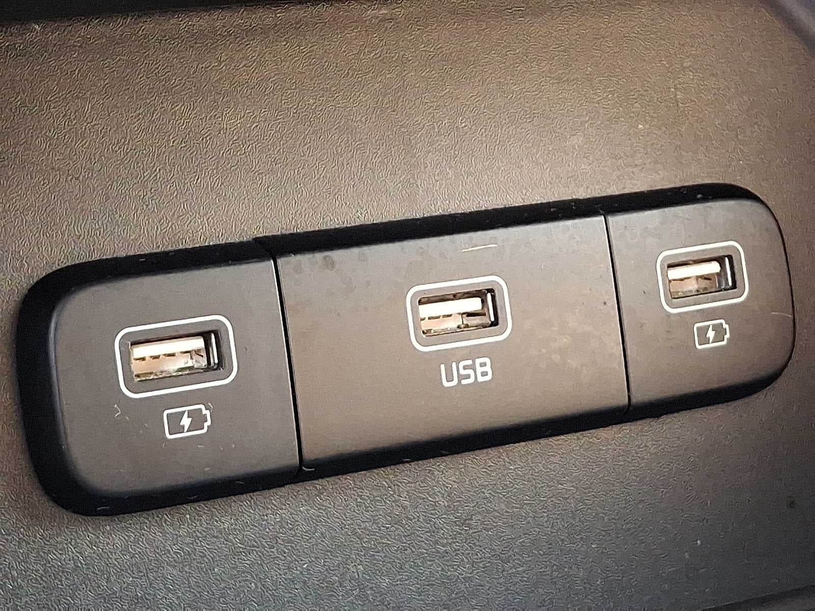 2023 Kia Carnival LX