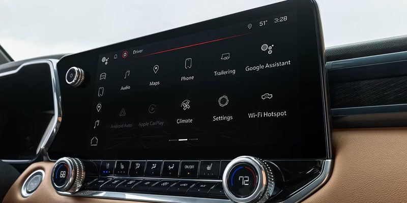 GMC Canyon 2026 touchscreen and connectivity system